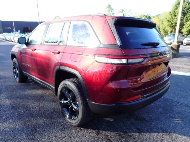 2025 Jeep Grand Cherokee Altitude photo 3
