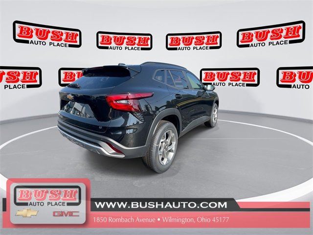 2025 Chevrolet Trax LT photo 2