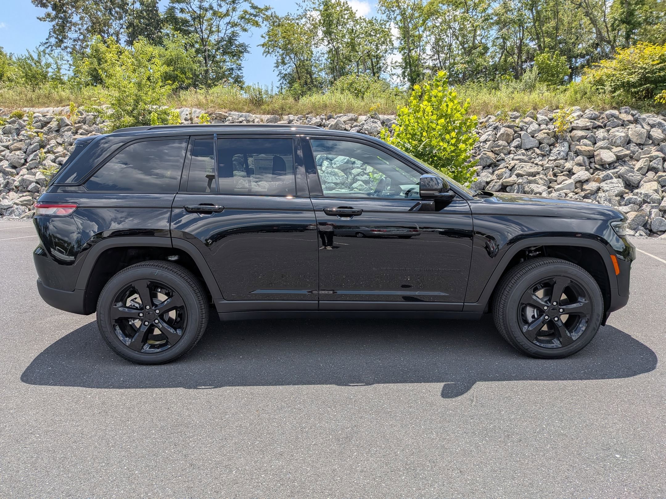 2025 Jeep Grand Cherokee Altitude X photo 2