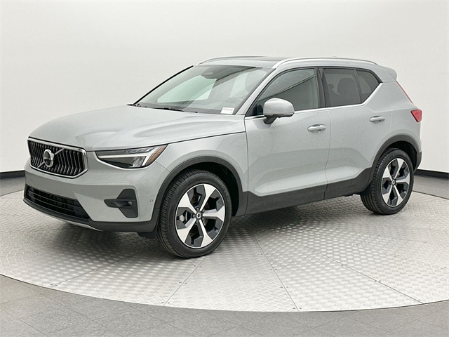 2025 Volvo XC40 Plus's photo