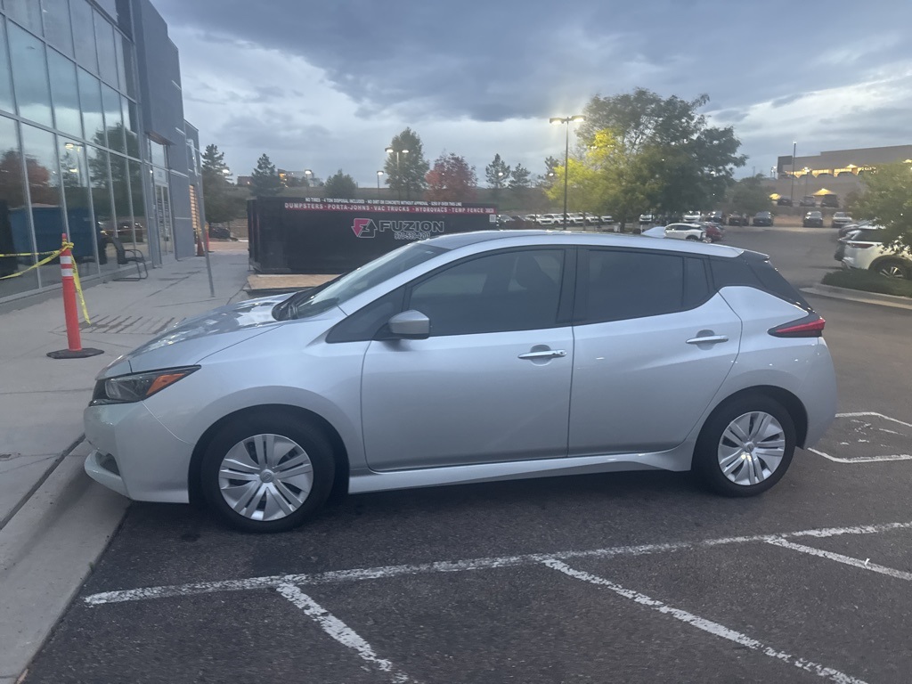 2025 Nissan Leaf S photo 2