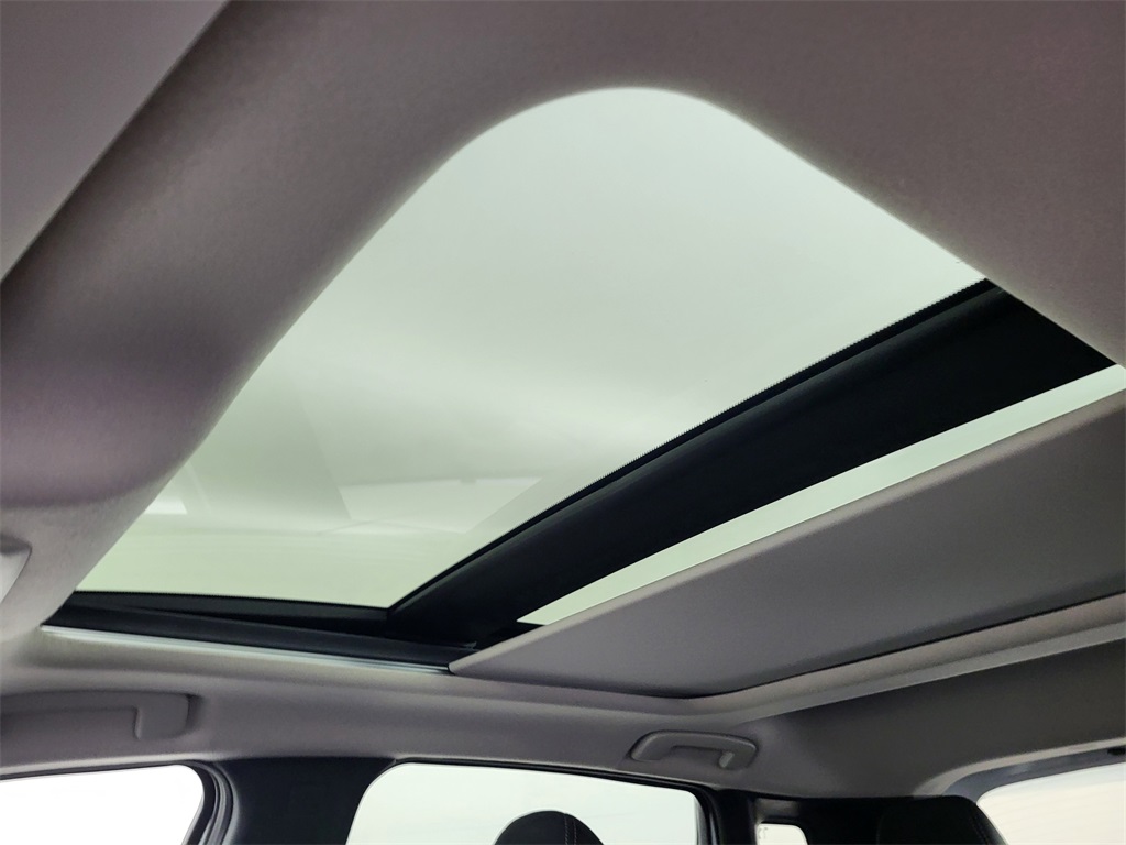2025 Nissan Kicks SV photo 21