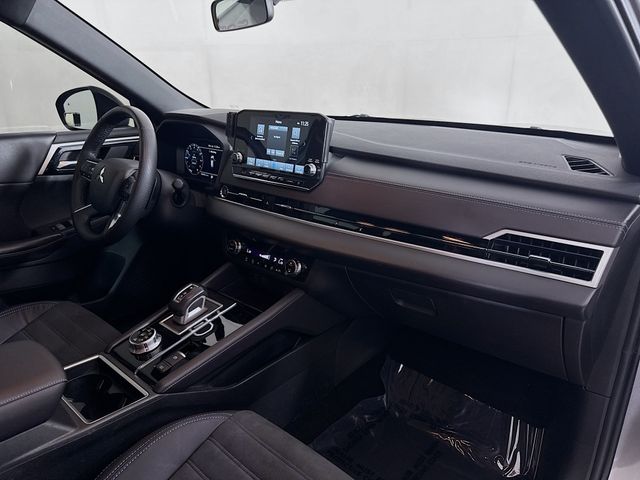 2023 Mitsubishi Outlander Black Edition photo 26