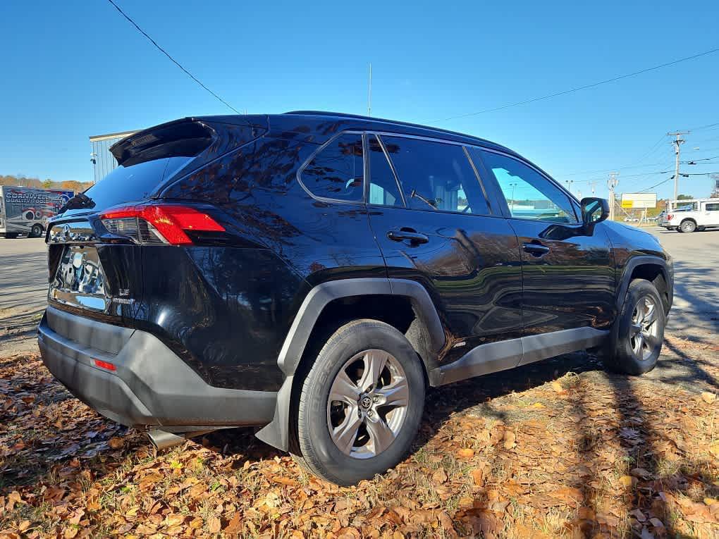 2022 Toyota RAV4 Hybrid LE photo 3