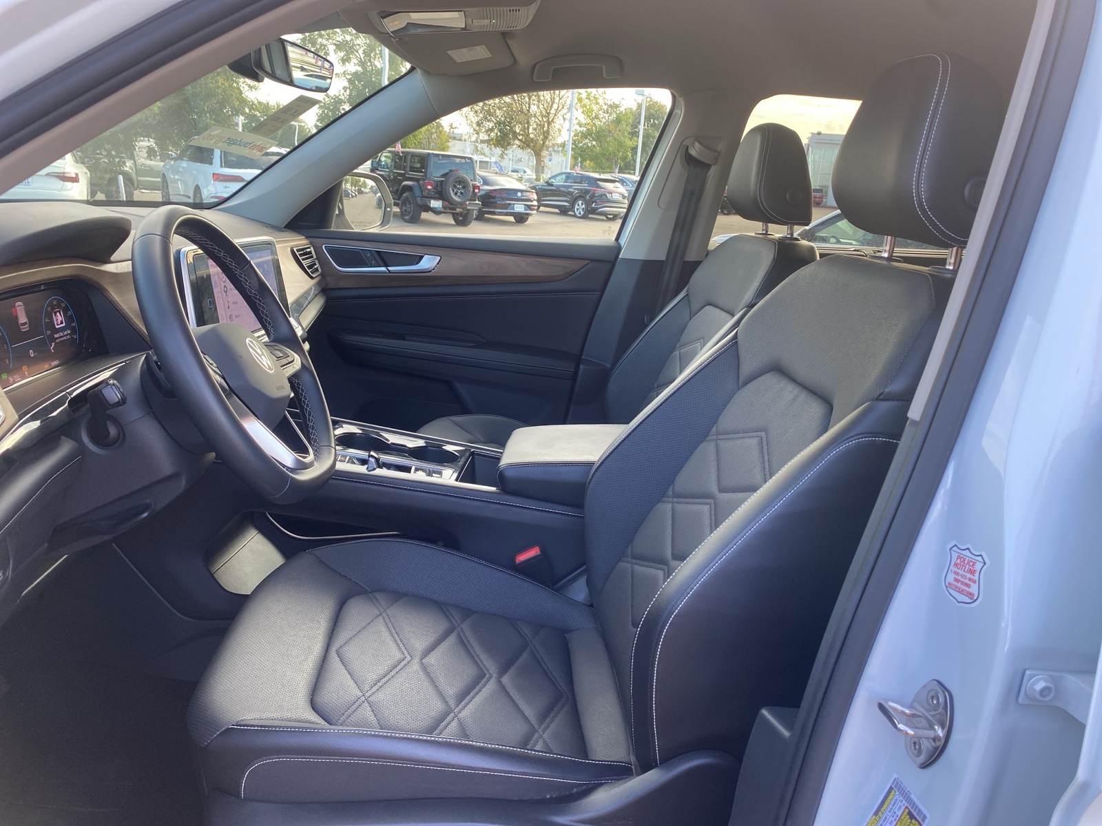 2024 Volkswagen Atlas SE Technology photo 7