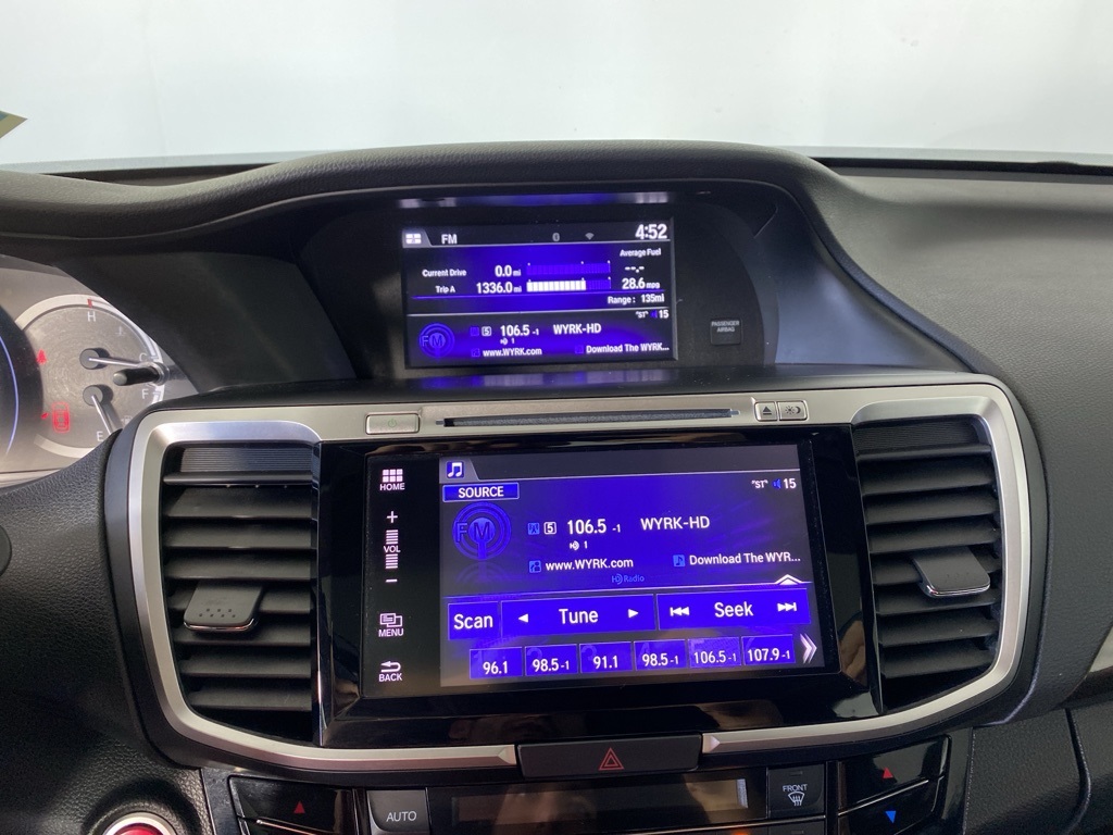 2017 Honda Accord EX photo 17