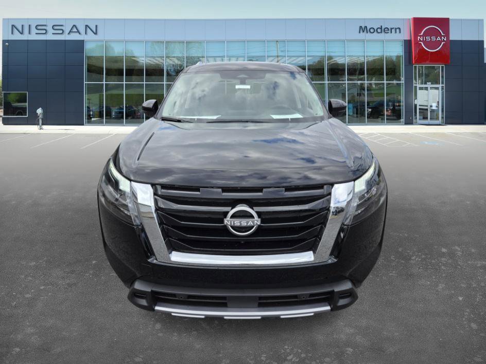 2025 Nissan Pathfinder Platinum photo 2