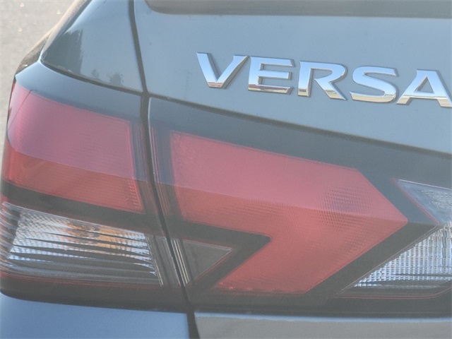 2025 Nissan Versa SR photo 5