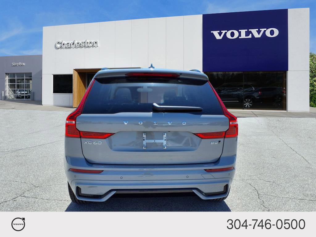 2025 Volvo XC60 Plus photo 4