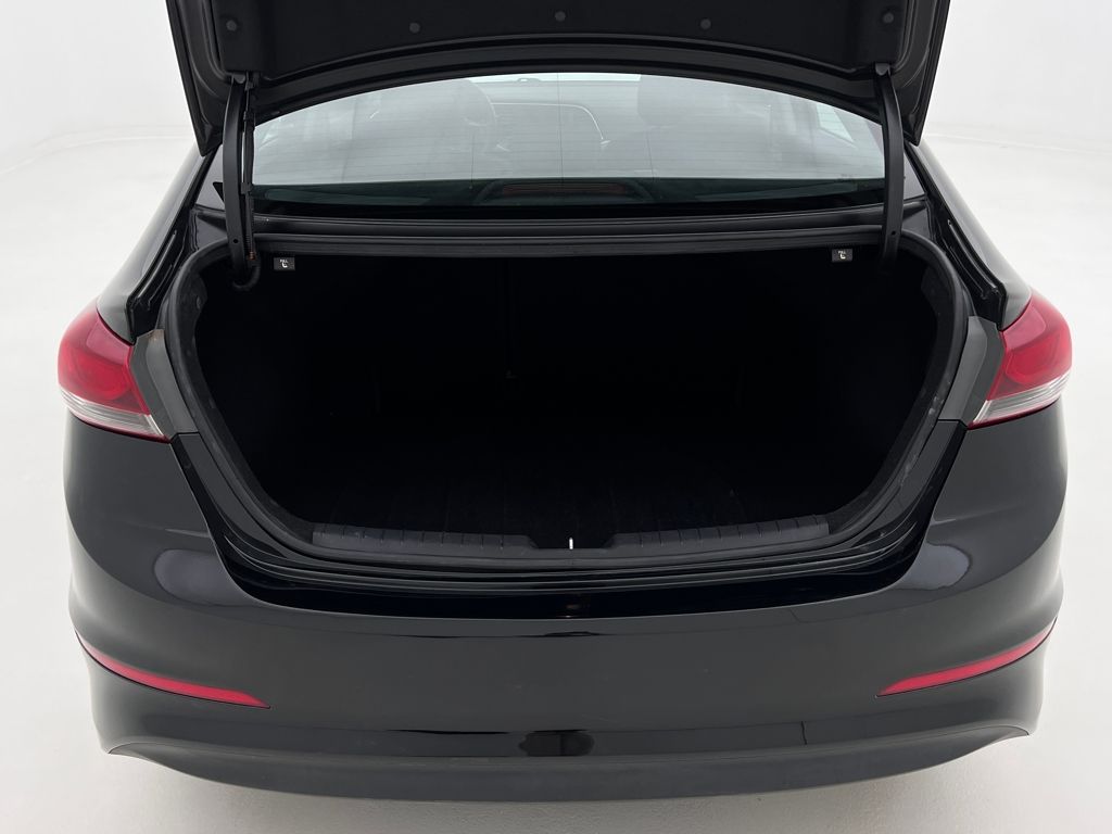 2018 Hyundai Elantra SEL photo 25