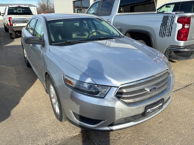 2013 Ford Taurus SE's photo