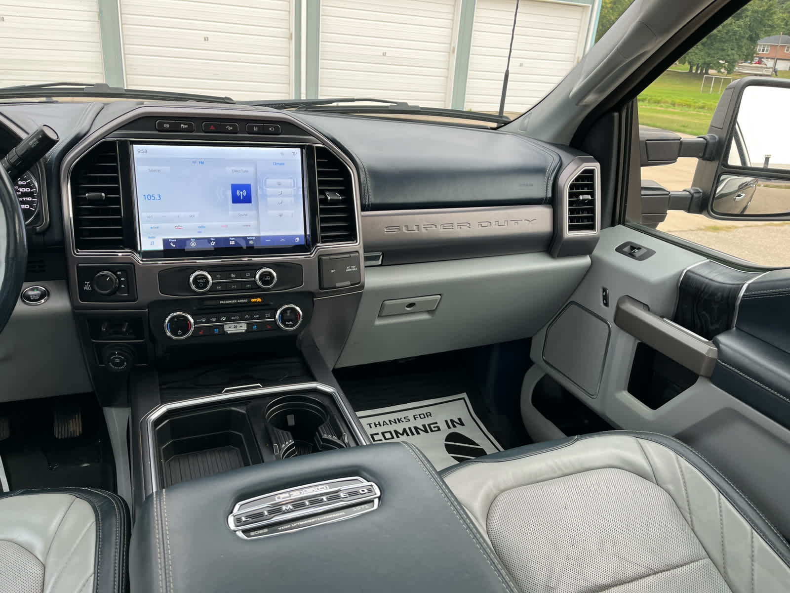 2022 Ford F-350 Limited photo 23