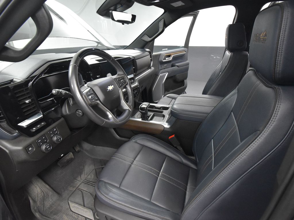 2024 Chevrolet Silverado 1500 High Country photo 17