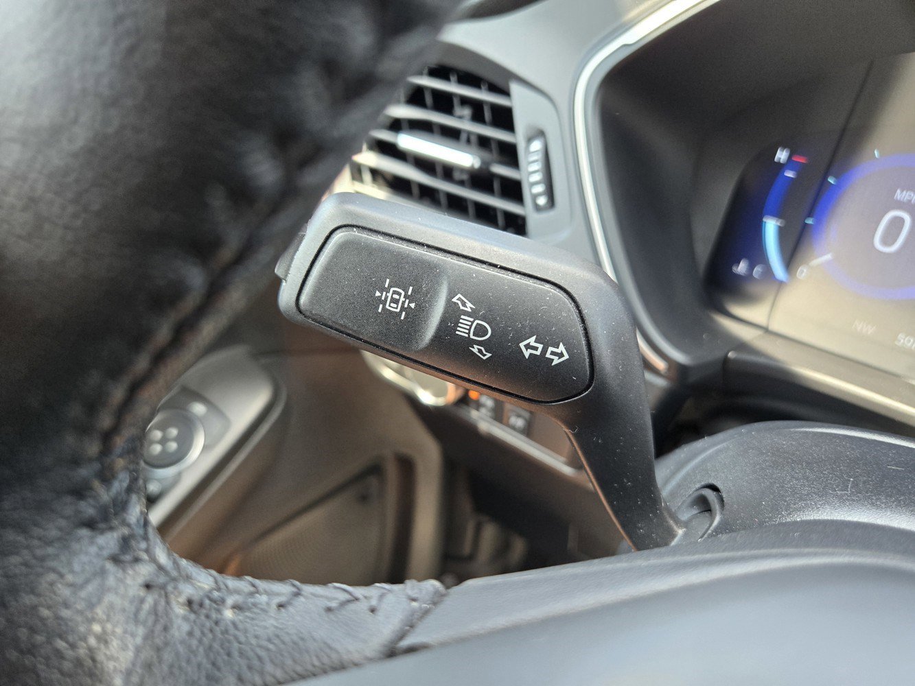 2020 Ford Escape SE Sport Hybrid photo 22