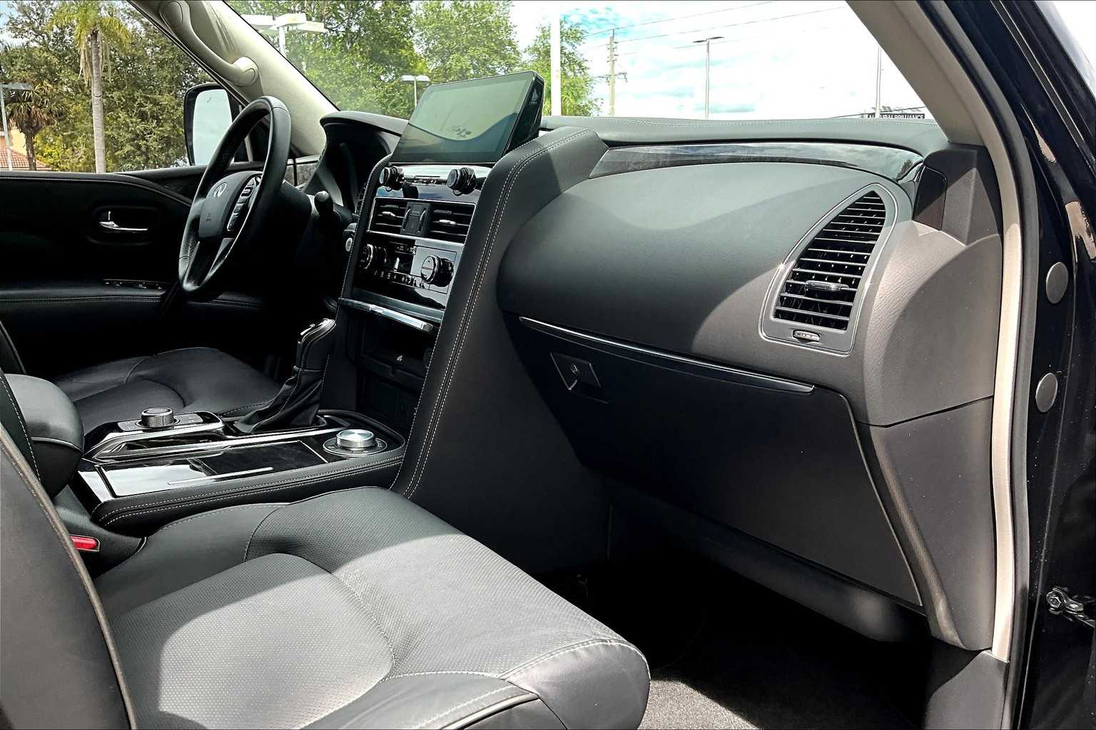 2024 Infiniti QX80 Luxe photo 15