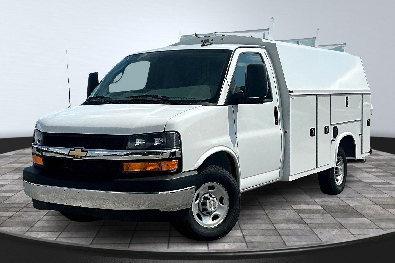 2025 Chevrolet Express Cutaway Base's photo