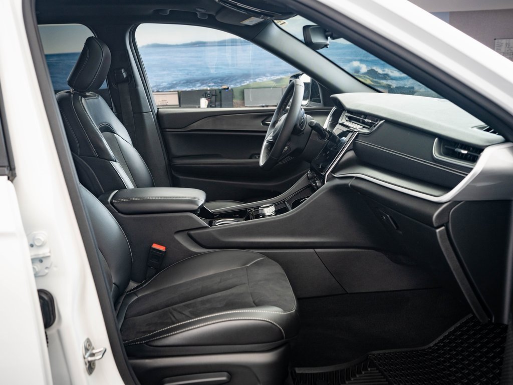 2023 Jeep Grand Cherokee Altitude photo 19