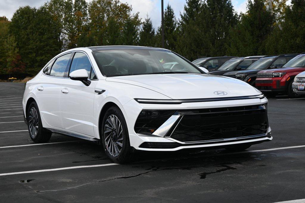 2026 Hyundai Sonata Hybrid SEL's photo