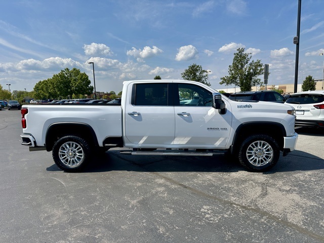 2023 Chevrolet Silverado 3500HD High Country photo 2