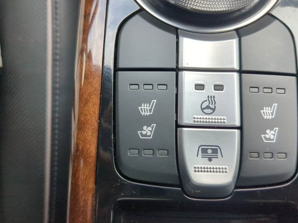2019 Genesis G90 3.3T Premium photo 23