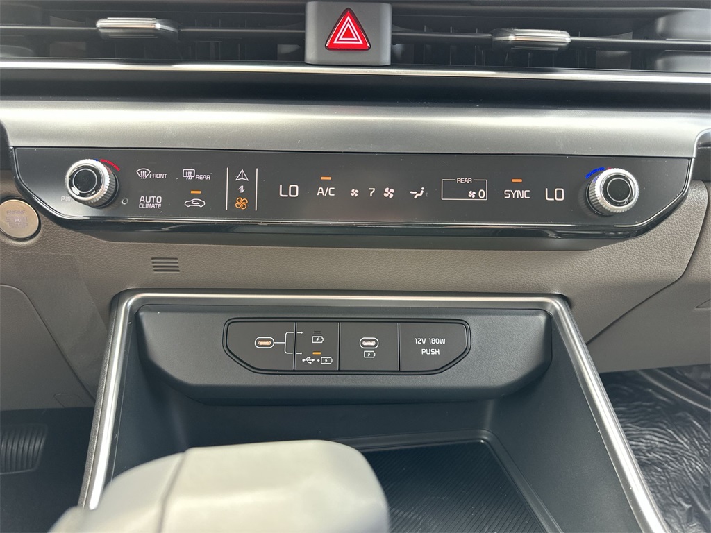 2025 Kia Carnival LXS photo 22