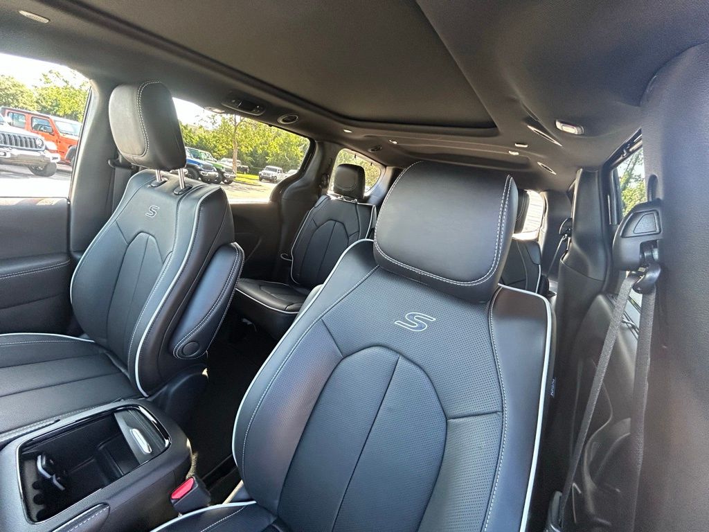 2025 Chrysler Pacifica Limited photo 25