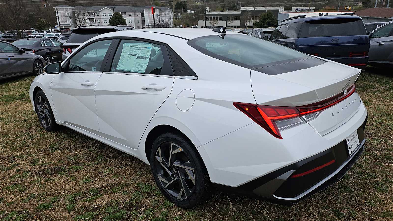 2025 Hyundai Elantra Hybrid Limited photo 4
