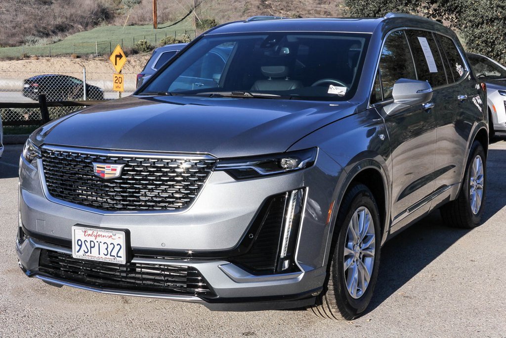 2025 Cadillac XT6 Luxury photo 3