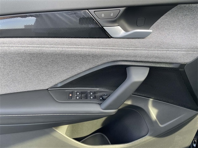 2025 Volkswagen Tiguan S photo 13