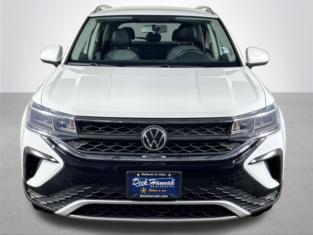 2022 Volkswagen Taos SE photo 2