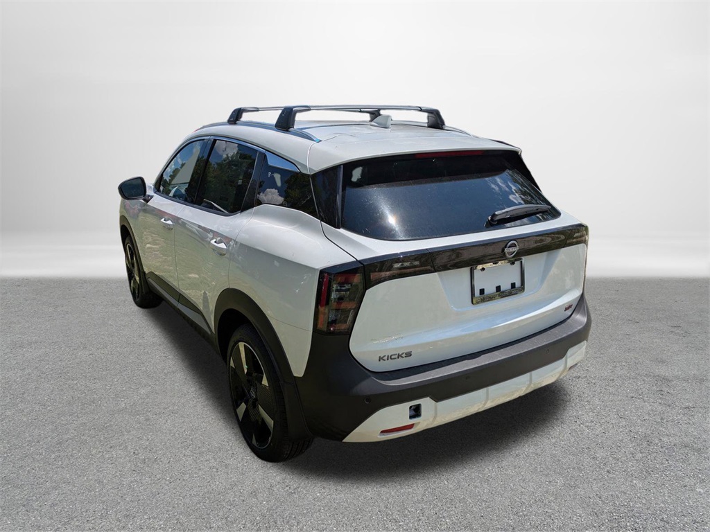 2025 Nissan Kicks SR photo 4