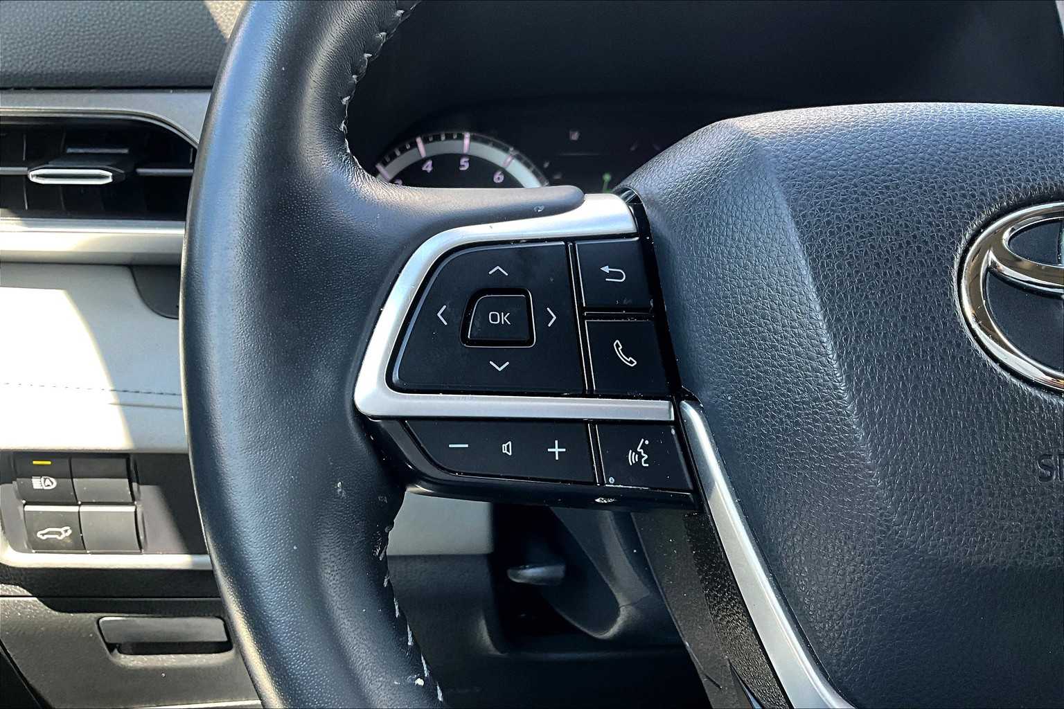 2022 Toyota Highlander XLE photo 23