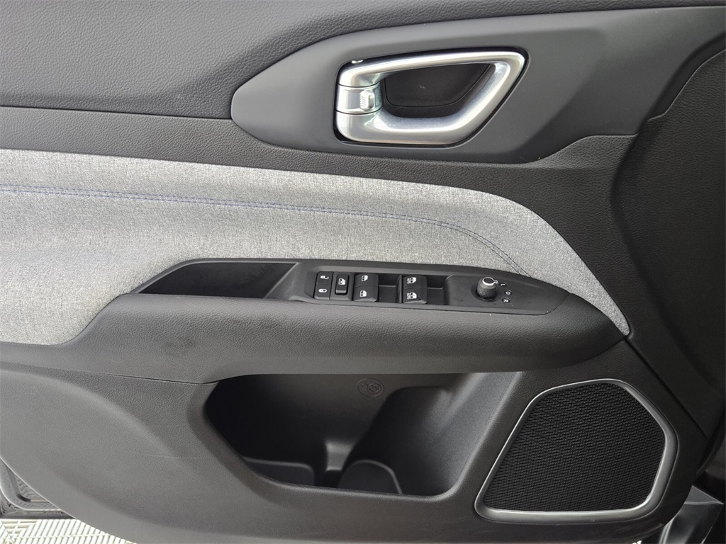 2025 Jeep Compass Latitude photo 12