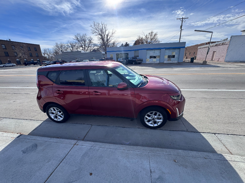 2023 Kia Soul LX photo 3