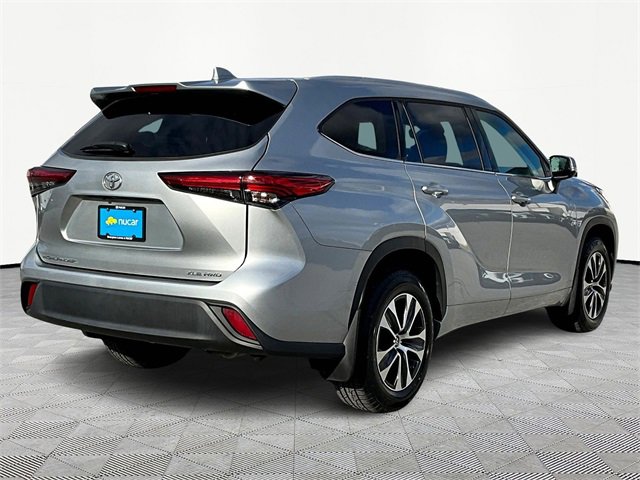 2022 Toyota Highlander XLE photo 3