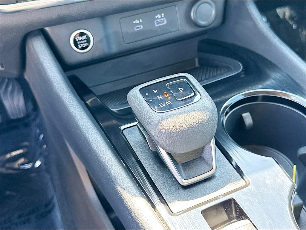 2022 Nissan Rogue S photo 14