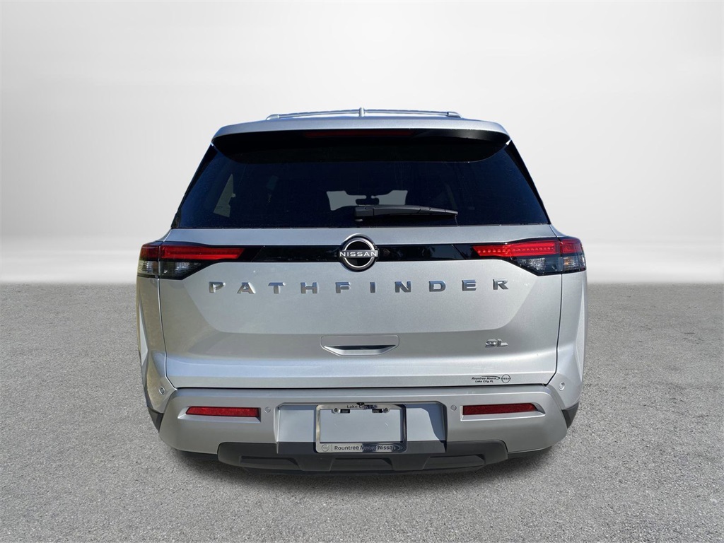2025 Nissan Pathfinder LE photo 3