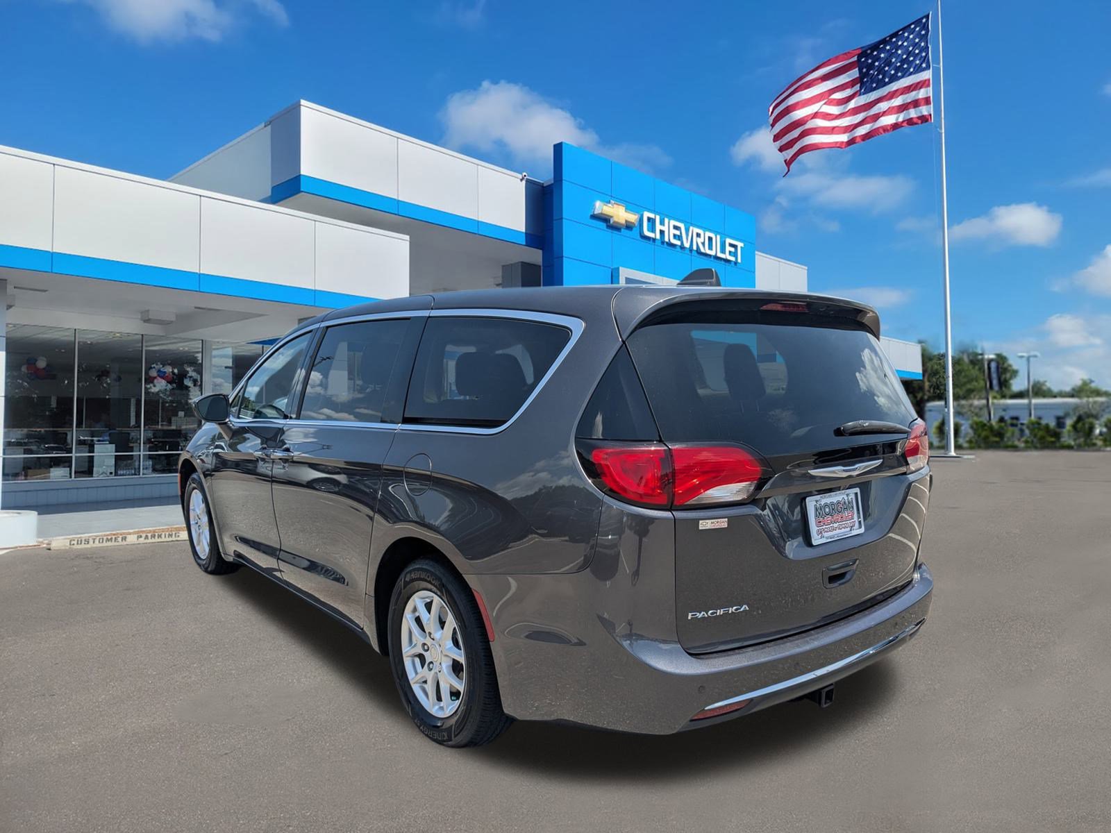 2020 Chrysler Pacifica Touring photo 5
