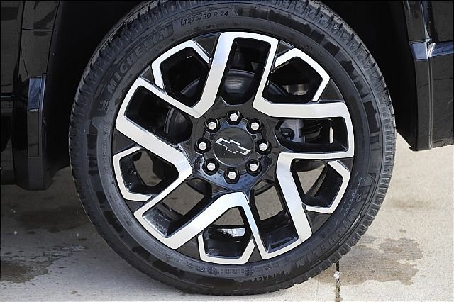 2024 Chevrolet Silverado EV RST photo 4