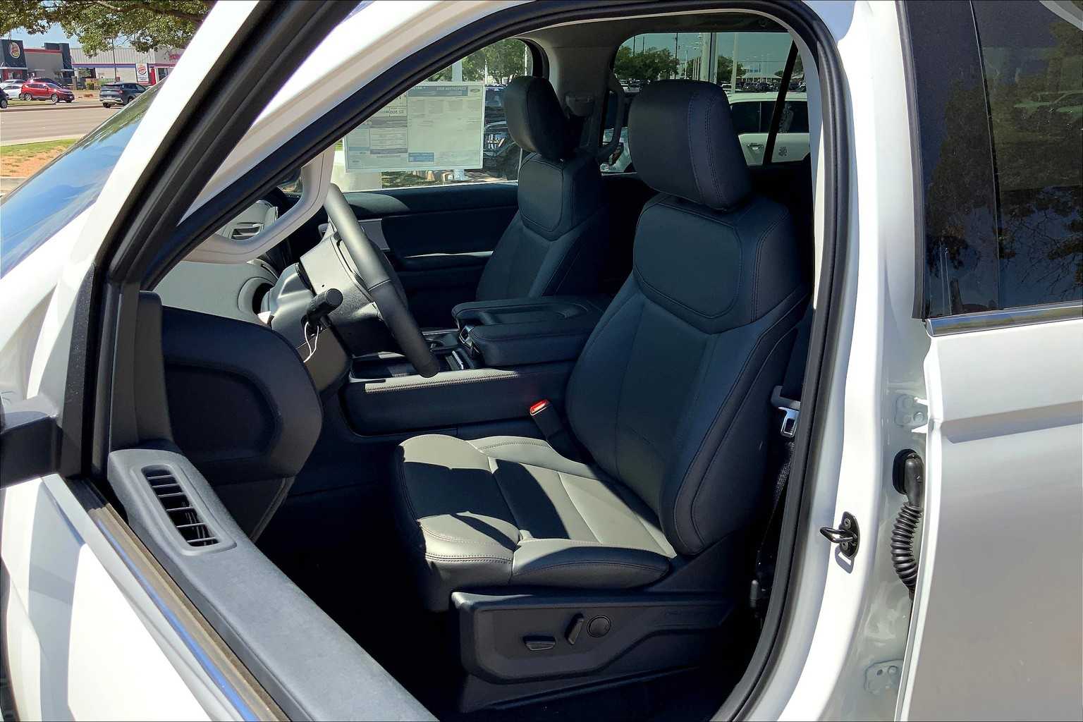 2025 Ford Expedition MAX EL photo 9