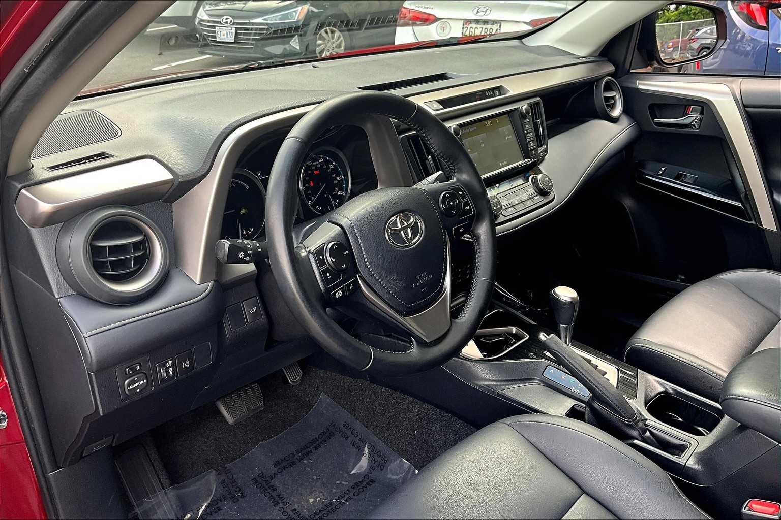 2018 Toyota RAV4 Hybrid Limited photo 16