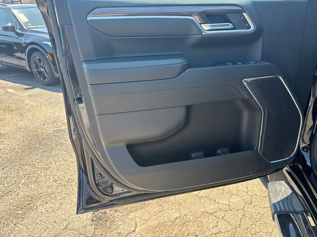 2024 Chevrolet Silverado 1500 LT photo 11