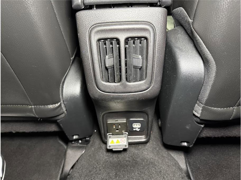 Used 2019 Diamond Black Crystal Pearlcoat Jeep Limited image 20