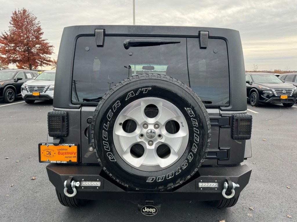 2014 Jeep Wrangler Unlimited Sahara photo 4