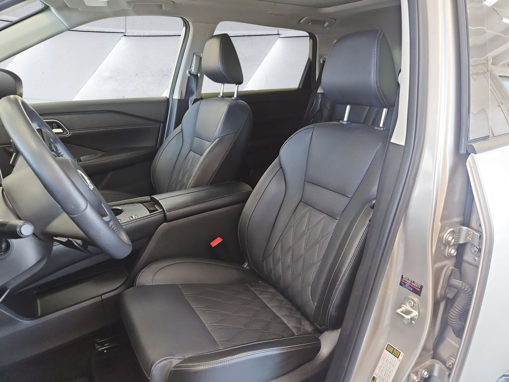 2024 Nissan Rogue Platinum photo 8