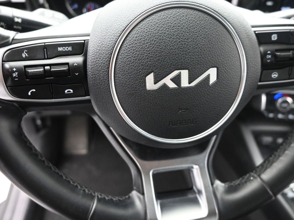 2022 Kia K5 EX photo 12