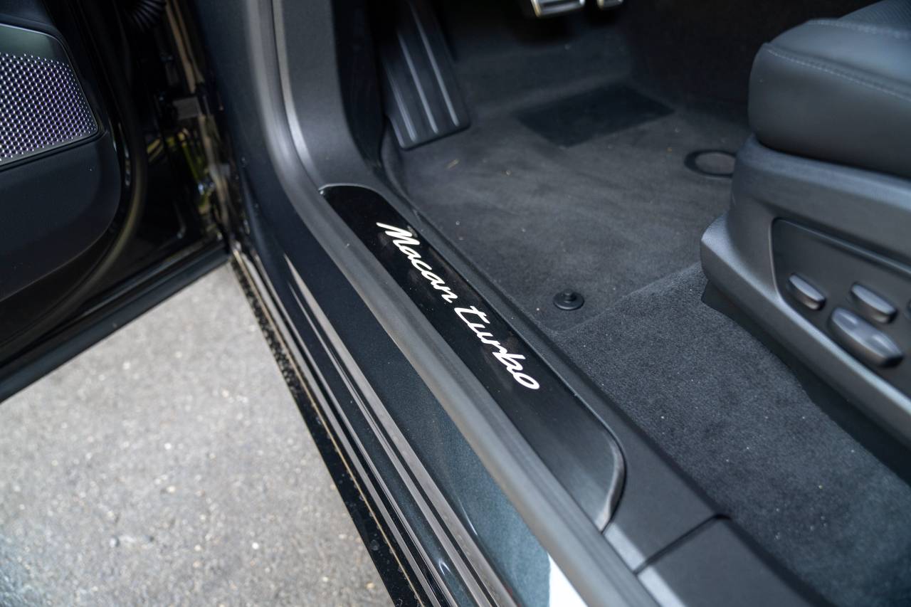 2025 Porsche Macan Turbo Electric photo 28