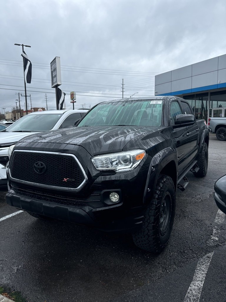 2017 Toyota Tacoma SR5's photo