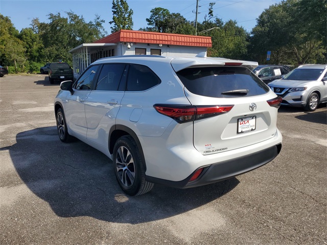 2023 Toyota Highlander XLE photo 4