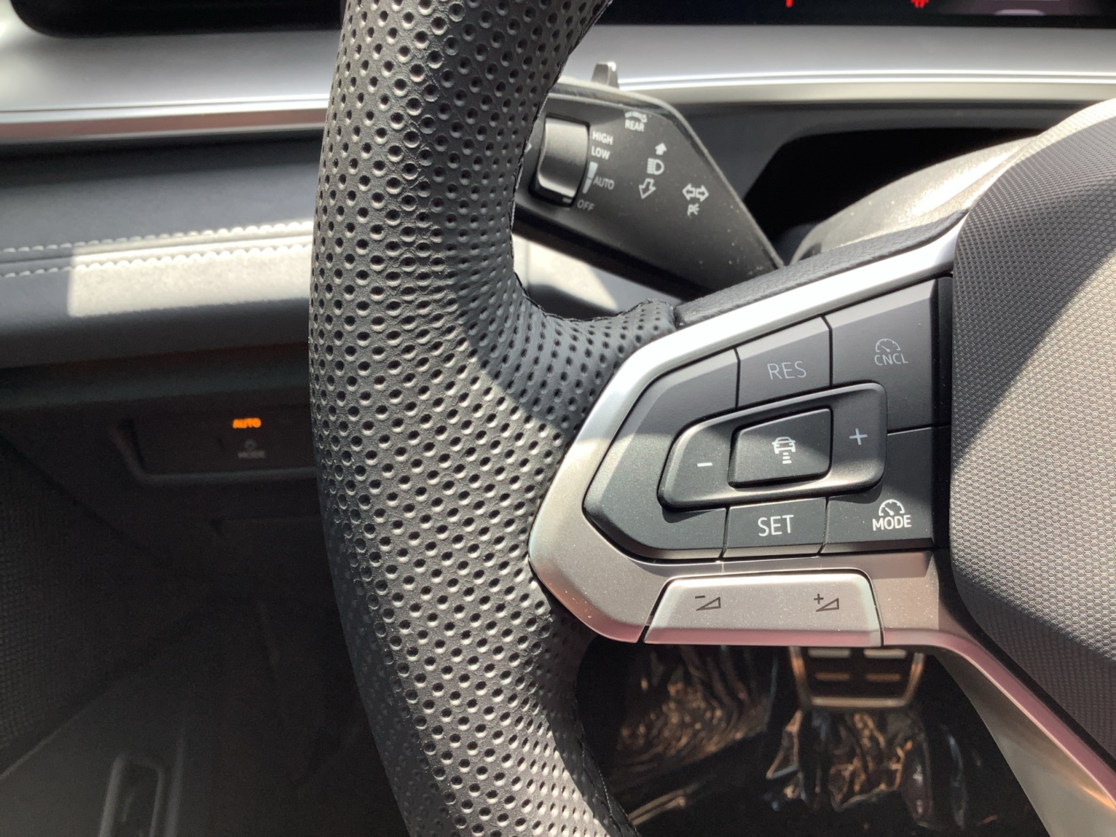 2025 Volkswagen Tiguan SE R-Line Black photo 23